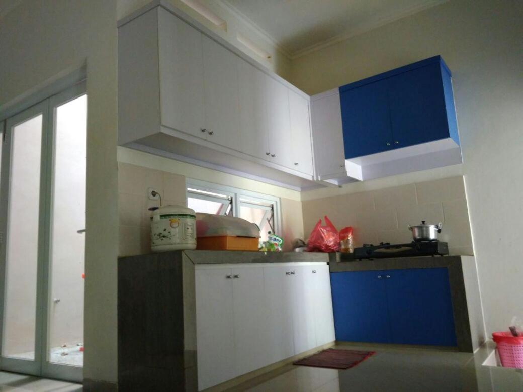 Bintara Jaya Yemima Guest house Bekasi Bagian luar foto